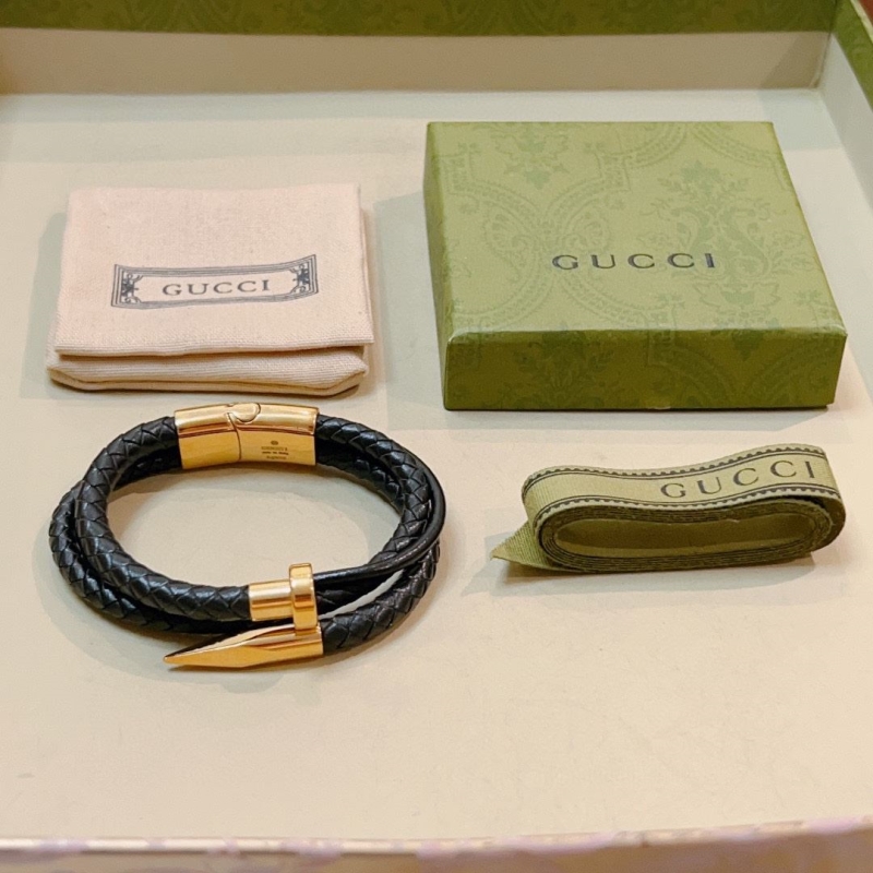 G*u*i bracelets
